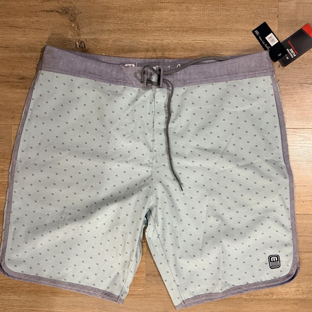 NWT Travis Mathew "Yacht Party" Board Shorts Sz 40
